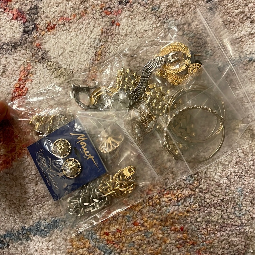 Costume Jewelry Mixed Lot - Gold and Silver